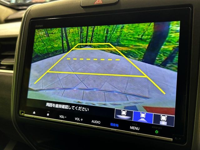 【バックカメラ】駐車時に後方がリアルタイム映像で確認できます。大型商業施設や立体駐車場での駐車時や、夜間のバック時に大活躍！運転スキルに関わらず、今や必須となった装備のひとつです！