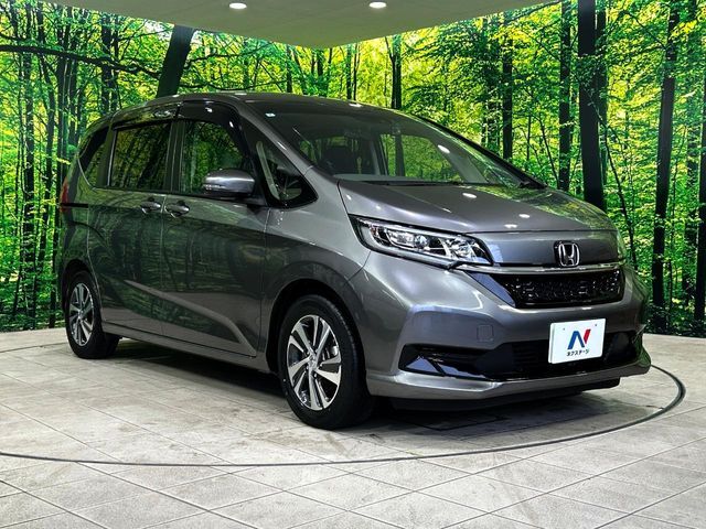大好評のボディコーティング「弾スプラッシュコート」もご納車までに施工可能。通常のガラスコートと異なる、耐久年数6年の無機質ガラスコーティングが、ボディをキレイな状態に保ってくれます。
