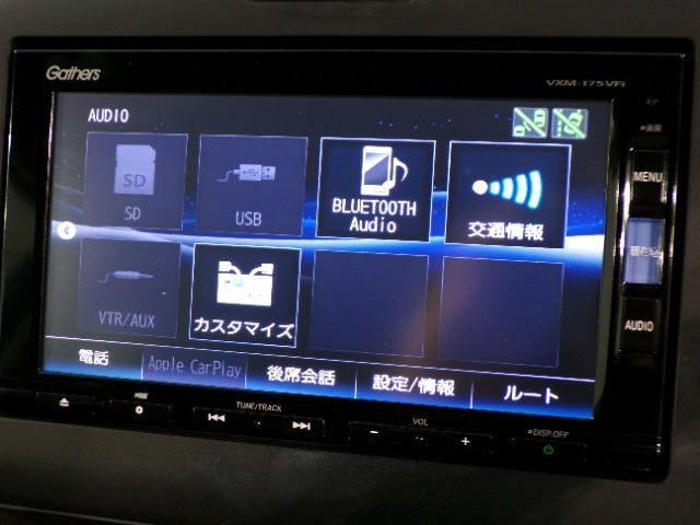 CD、DVD、Bluetooth、AM、FM、AUX、スマートフォン接続ができます。