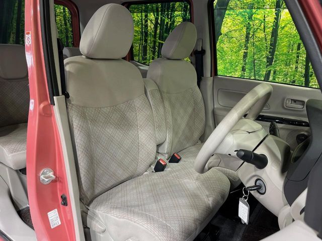 運転席シート廻りは使用感も少なく、良好な状態となっています。丁寧に使われていたことがよくわかりますね。