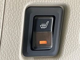 【シートヒーター】寒い日に重宝するシートヒーター！エアコンより早く温まってくれるので寒がりの人も安心ですね♪エアコンの温風は乾燥するから苦手、という方にもをおすすめです。