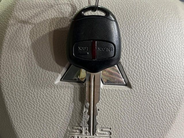 【キーレス】少し離れた場所からでもボタン一つでドアの開錠・施錠ができるのでとっても便利！ドアの鍵穴周りに傷をつけることもありません♪