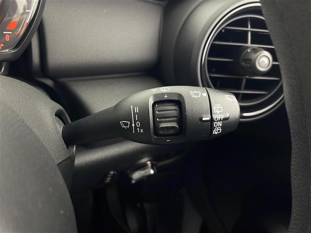 気になる車はすぐにお問い合わせください！画面右側の0066から始まる無料ダイヤルからお問い合わせ下さい！専門スタッフがお車のご質問にお答えいたします！