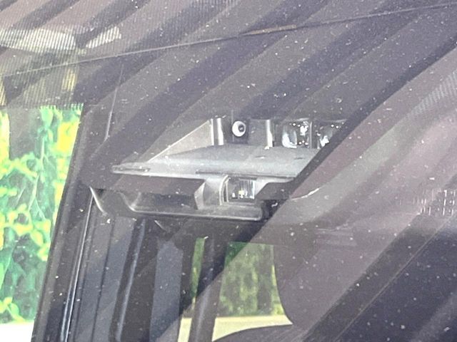 【トヨタセーフティセンス】走行中に前方の車両等を認識し、衝突しそうな時は警報とブレーキで衝突回避と被害軽減をアシスト。より安全にドライブをお楽しみいただけます。