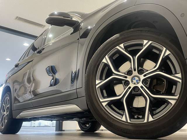 サービスにはドイツ本国と同様に教育と訓練を受け、BMWを知り尽くした「マイスター」が数多く在籍しております。360度による納車前点検整備で、お客様に安心と安全をお届けいたします。