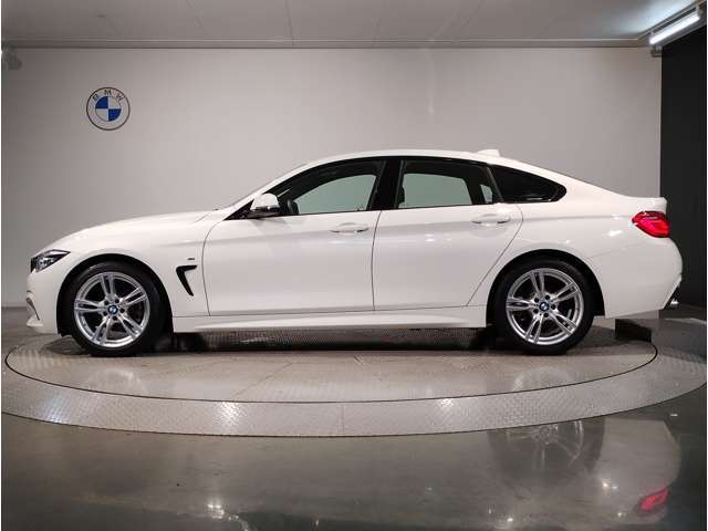 【拘りのFR】BMWが多く採用するFR車。ダイレクトでスポーティな加速感・シャープなハンドリングを実現。縦置きエンジンレイアウトにより、フラットで上質な乗り味です。