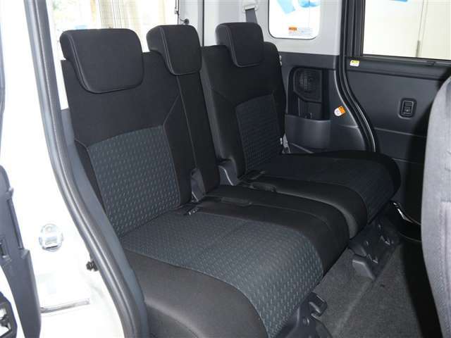 気持ちよく乗って頂きたいから、座席はもちろん、天井や床もきれいにクリーニング！！