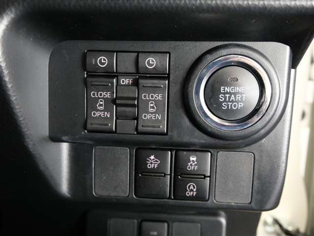 ブレーキを踏んだ状態でボタンを押すだけで、カバンやポケットに入れていてもエンジンスタート！便利な機能です。