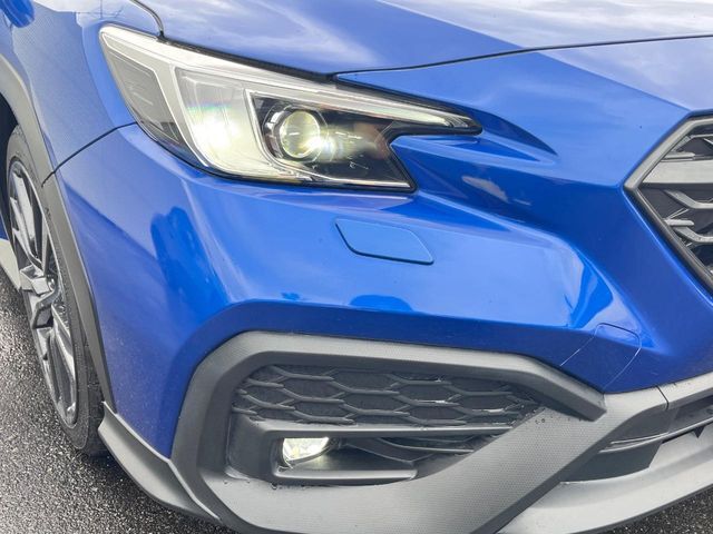 【LEDヘッドライト】悪天候や夜間走行時も良好な視界を確保し安心して運転できる高輝度LEDヘッドライトを装備！点灯速度が早く、消費電力も抑えられています。