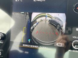 【フロント＆サイドカメラ】ドライバーから見にくい死角部分を映像で確認できる前方と左側面にカメラを装着。見通しがきかない場所や住宅密集地などを運転することが多い人におすすめの安心装備です。