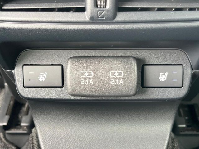 【前席＋後席シートヒーター】寒い日に重宝するシートヒーターを後席にも装備！エアコンより早く温まってくれるので寒がりの人も安心ですね♪エアコンの温風は乾燥するから苦手、という方にもをおすすめです。