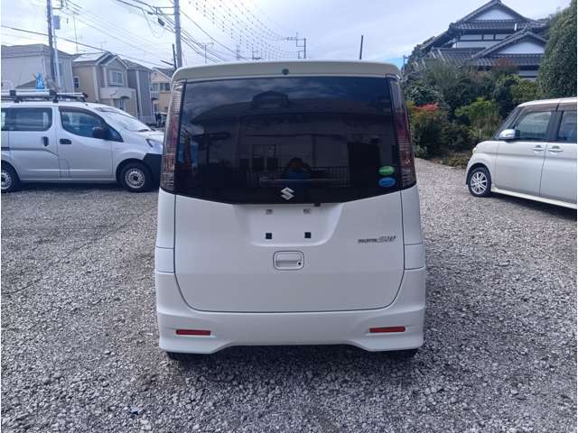 下取りはどんな車でも(廃車でも)、当店までお持込頂ければ3万円以上(軽自動車の場合は2万円以上)で下取り致します。他店で査定ゼロと言われたお車でもOK もちろん廃車料金、ナンバー登録抹消も全て無料で行います。