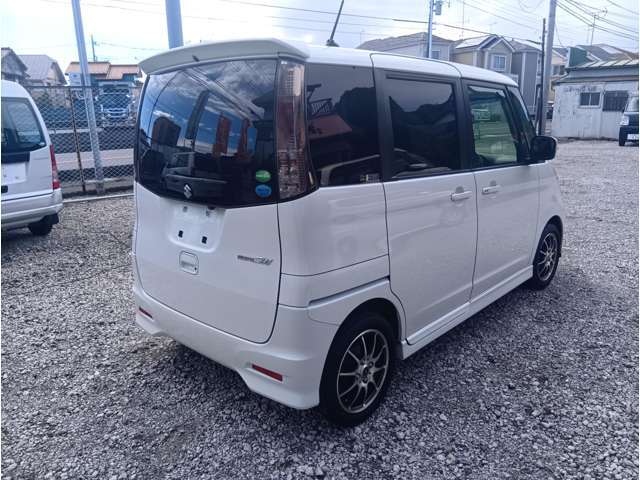 お急ぎの方は納車まで無料で代車お貸しします。(保険付ですので安心です。)全車オイル、エレメント交換サービスです。頭金なしのローン(6回～84回迄)、各種クレジットカードも使えます。