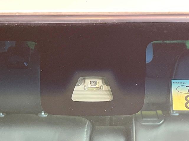 【スマートアシスト】走行中に前方の車両等を認識し、衝突しそうな時は警報とブレーキで衝突回避と被害軽減をアシスト。より安全にドライブをお楽しみいただけます。