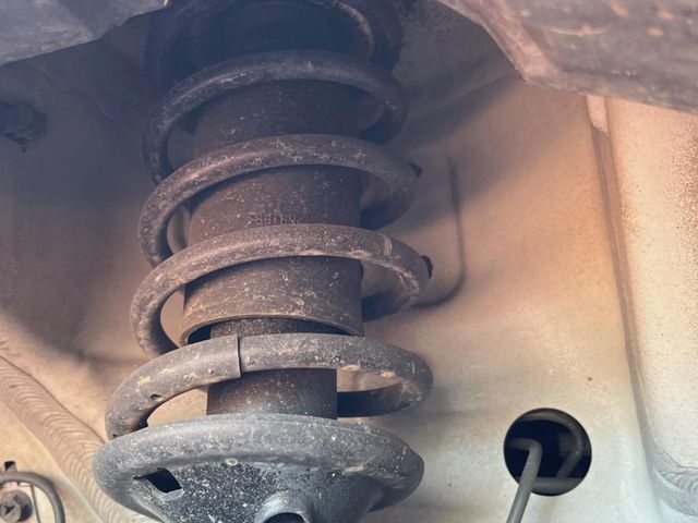 お車を安心してお乗りいただく為には、足回りの定期点検が欠かせません。サービスサポート（有償保証）では無料点検もご提供しており、安心のカーライフをお過ごしいただけるサポート体制が整っています。