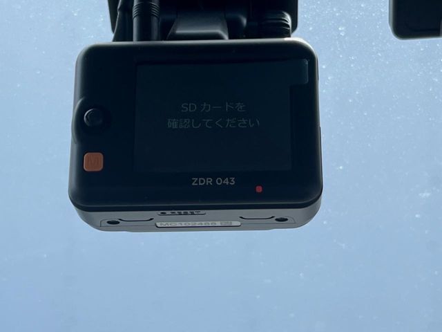 【ドライブレコーダー】安心・安全なカーライフに必須のドライブレコーダーを装備！走行中はもちろん、あおり運転や事故に遭遇した際の状況も映像で記録し、万一のリスクに備えます。