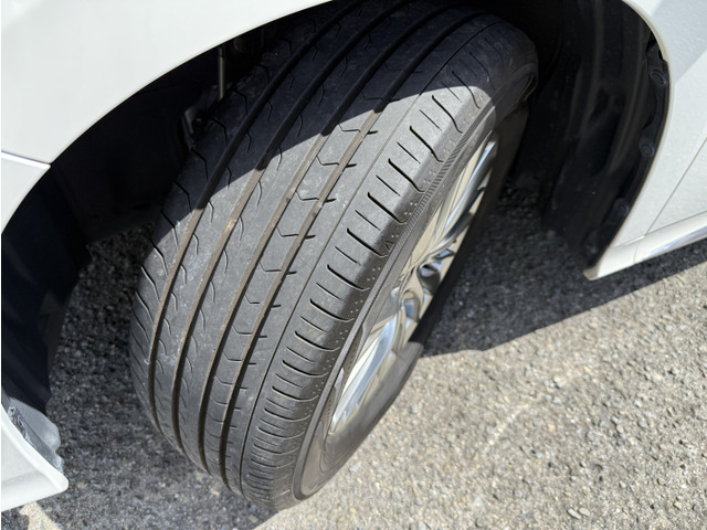 タイヤの溝もしっかりございますので、ご納車後も安心してお乗り頂けます。