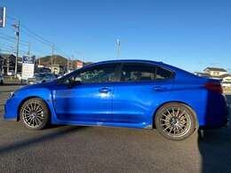 お車の内外装の状態など、気になる箇所をおっしゃっていただければできる限りお答えさせていただきます( ｀ー´)ノ