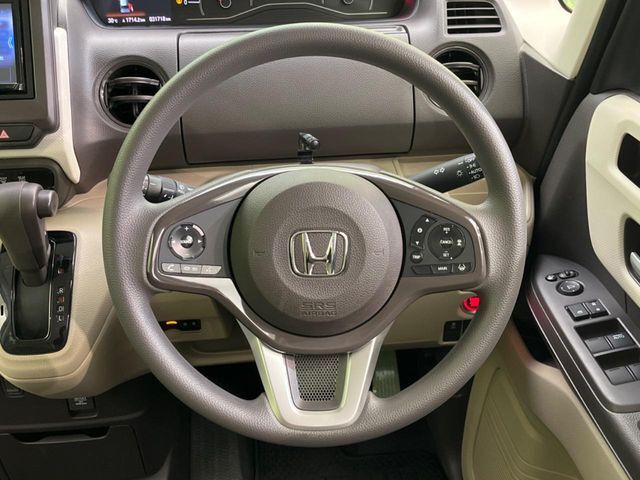 【ステアリングスイッチ】運転中、前方から目線をそらすことなく、オーディオ等の操作が可能な便利機能！安心＆快適なドライブを演出してくれます♪