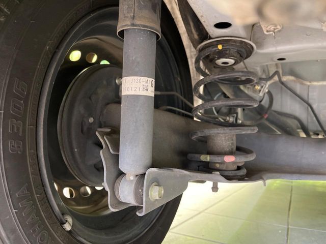 お車を安心してお乗りいただく為には、足回りの定期点検が欠かせません。サービスサポート（有償保証）では無料点検もご提供しており、安心のカーライフをお過ごしいただけるサポート体制が整っています。