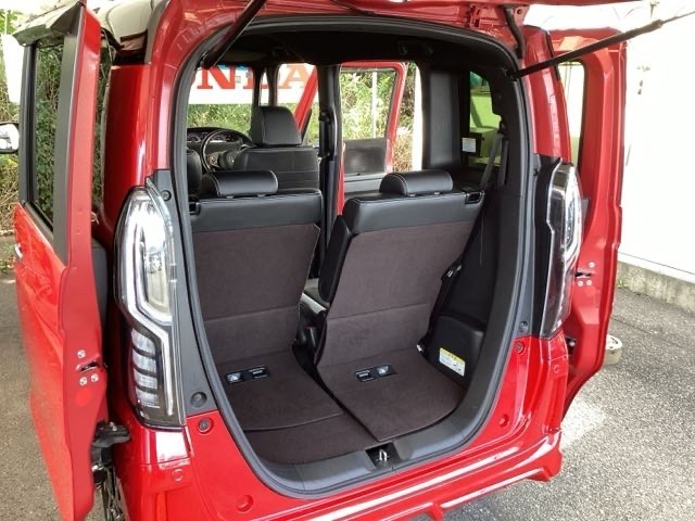リアシートがあっても、しっかり荷物を積む事ができます。
