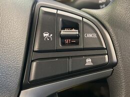 【アダプティブクルーズコントロール】高速道路での長距離走行が楽に！！自動で速度を保つクルーズコントロールが、衝突軽減システムと連携し、前方の車両を感知して車間を保つように速度調節してくれます！！
