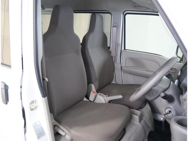 視点が高い運転席は、安全運転の手助けをします。ガラスも大きく運転もしやすいです。