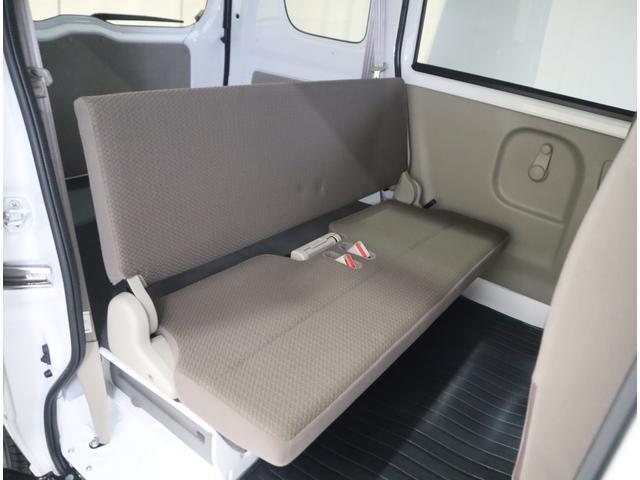簡易的な後席シートもございます！短距離移動なら申し分ないクッションです！