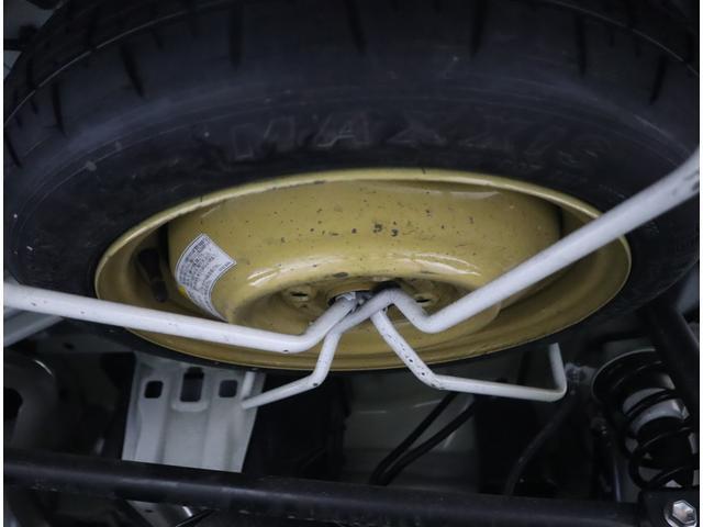 スペアタイヤや車載工具も完備☆　万が一のパンクに備えて使用方法もお伝えします！