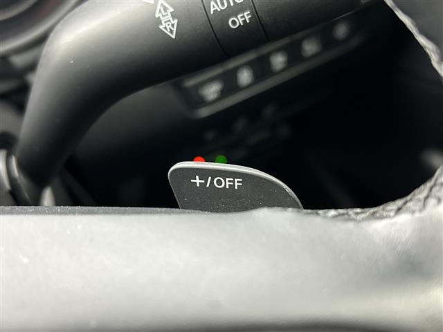 【快適温熱シート（シートヒーター）】寒い日はもちろん、夏の冷房中にも効果を発揮します。長時間座っていると負担のかかりやすい背中や腰、寒い日に冷えやすい脚部を暖めます！温度調節機能もあります。