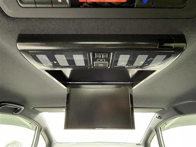 【後部座席操作部】後部座席を快適に過ごしていただくための便利な装備が付いています！