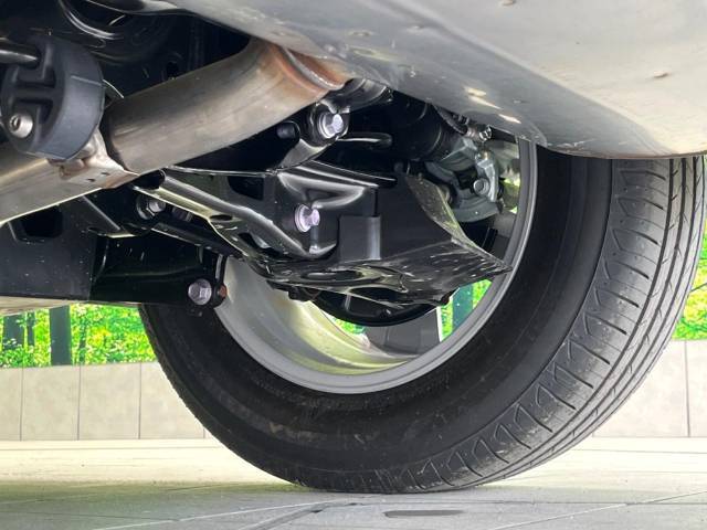 お車を安心してお乗りいただく為には、足回りの定期点検が欠かせません。サービスサポート（有償保証）では無料点検もご提供しており、安心のカーライフをお過ごしいただけるサポート体制が整っています。