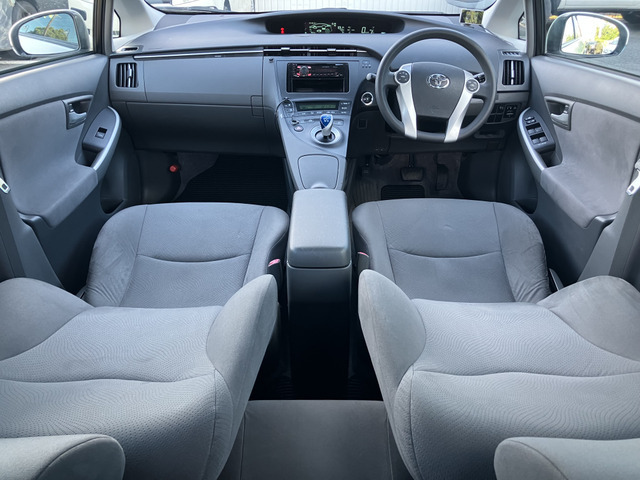 カーズ大阪では中古車販売をメインに各種保険の取扱、板金修理まで幅広く対応しています。中古車販売は全国どこでも対応可能！遠方の方でも安心して買ってもらえるような取り組み・工夫を行なっています。