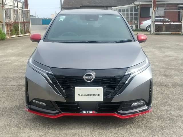 ご愛用車にはボディのガラスコ-ティングをお勧めします。強固なガラス被膜とフッ素化合物被膜を形成することで汚れをつきにくくし、輝きを保護致します。