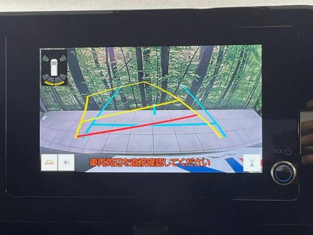 【バックカメラ】駐車時に後方がリアルタイム映像で確認できます。大型商業施設や立体駐車場での駐車時や、夜間のバック時に大活躍！運転スキルに関わらず、今や必須となった装備のひとつです！
