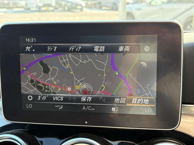 純正のナビゲーションを装備しておりますので、初めての場所も、すぐにお出かけいただけます。