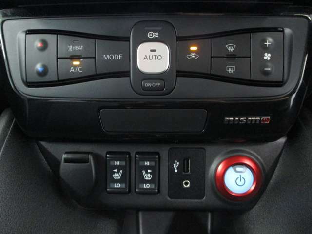 ■オートエアコン。USB＆AUXコネクター。運転席＆助手席シートヒーター。■後席用シートヒータースイッチは助手席横に有。