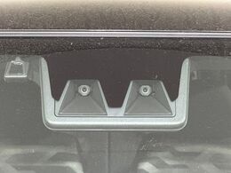 【スマートアシスト】走行中に前方の車両等を認識し、衝突しそうな時は警報とブレーキで衝突回避と被害軽減をアシスト。より安全にドライブをお楽しみいただけます。