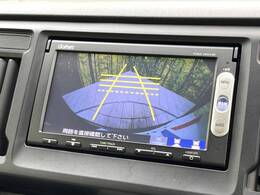 【バックカメラ】駐車時に後方がリアルタイム映像で確認できます。大型商業施設や立体駐車場での駐車時や、夜間のバック時に大活躍！運転スキルに関わらず、今や必須となった装備のひとつです！