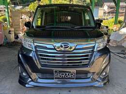 ダイハツ　トールカスタムになります。9インチナビやLEDヘッドライト等充実の装備内容になっています。是非この機会にご検討ください。