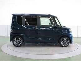 両側スライドドアで狭い駐車場での乗り降りもラクラクです。