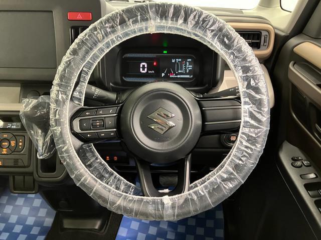 【ハンドル回り】インテリアに合わせたデザインのステアリングは、運転される方のことも考え、運転しやすい形状、大きさです。ぜひ一度、実際に触ってお確かめください。