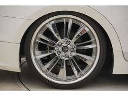 社外20インチが装着されております！！