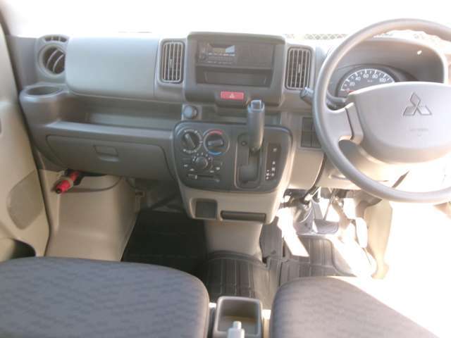 操作性と視認性に優れたインパネまわり、各スイッチは操作性を重視してデザインされてます！！