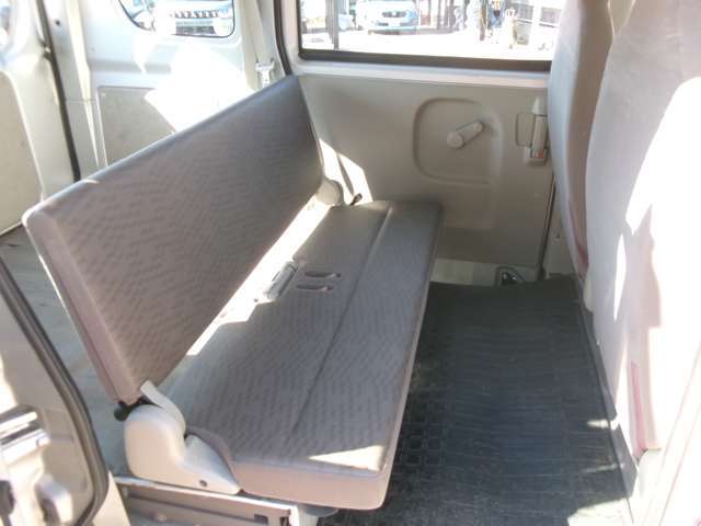 リアシートもしっかりとした作りになています。
