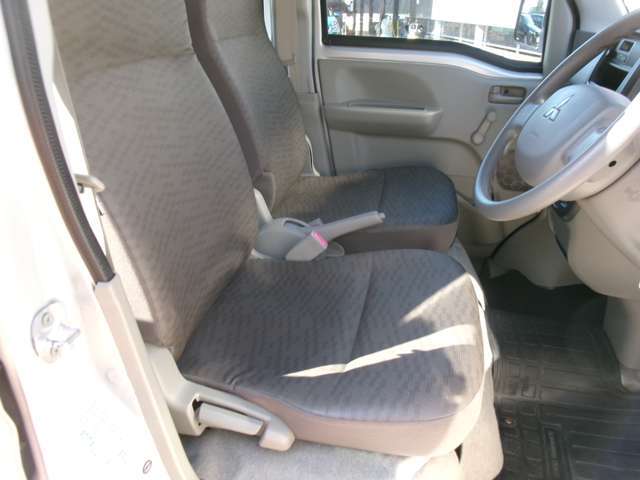 ゆったり包み込むようなフロントシート！長距離運転の疲労も軽減してくれます！
