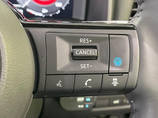 【プロパイロット】高速道路での長距離走行が楽に！！渋滞時と巡回走行のシーンで、アクセル・ブレーキ・ステアリングを自動で制御し、長距離運転の負担を軽減してくれます♪