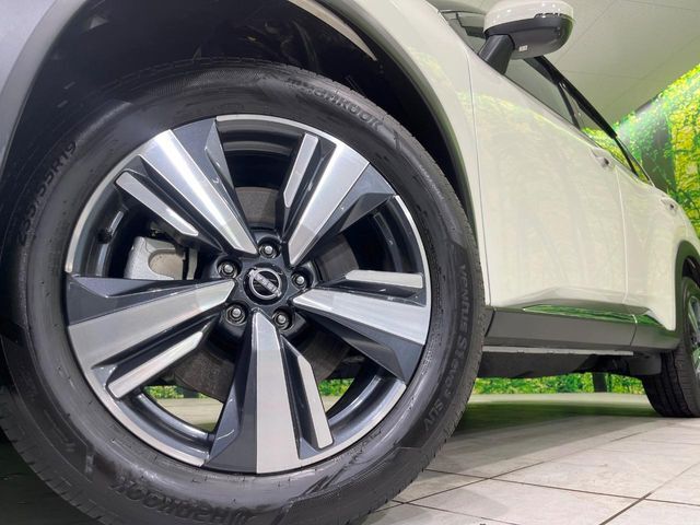 【純正19インチアルミホイール】外観にマッチした純正アルミホイールを装着しております。各種社外アルミホイールや、スタッドレスタイヤも取扱いしております。是非ご相談ください♪