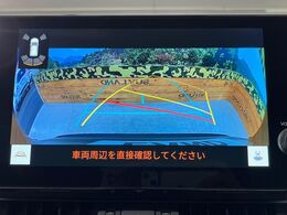 【バックカメラ】駐車時に後方がリアルタイム映像で確認できます。大型商業施設や立体駐車場での駐車時や、夜間のバック時に大活躍！運転スキルに関わらず、今や必須となった装備のひとつです！