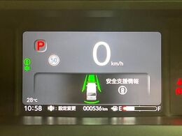 【ホンダセンシング】走行中に前方の車両等を認識し、衝突しそうな時は警報とブレーキで衝突回避と被害軽減をアシスト。より安全にドライブをお楽しみいただけます。